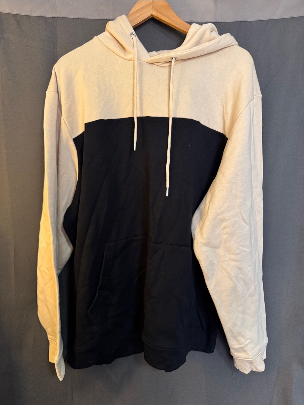 Boohoo Mens Two-Tone Hooded Sweater in Cream and Black
